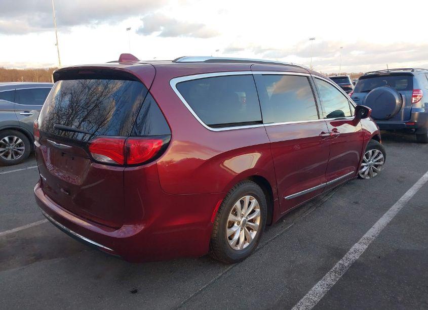 Photo 4 of 2019 Chrysler Pacifica TOURING L (VIN 2C4RC1BG1KR561184)