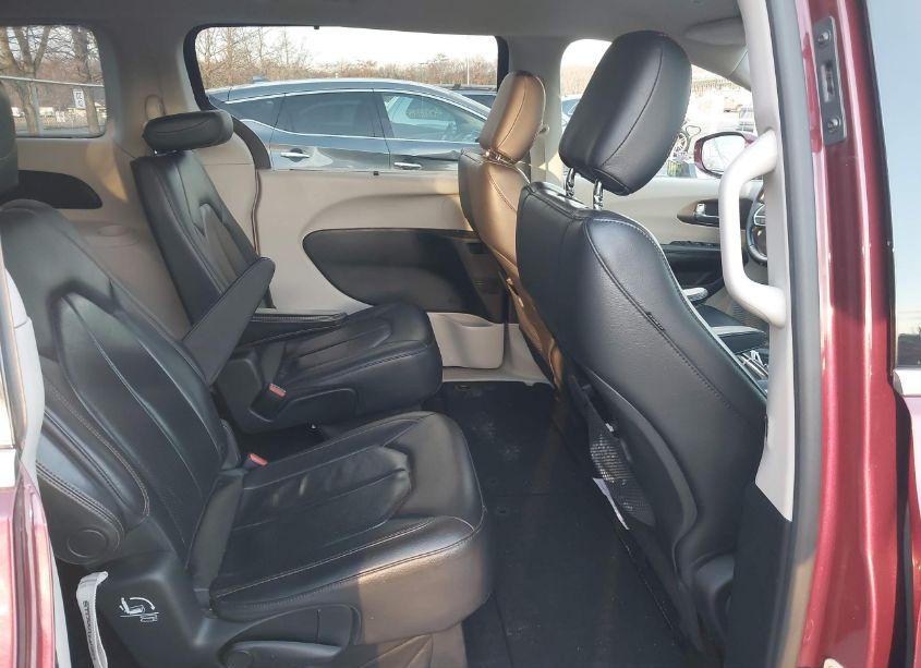 Photo 8 of 2019 Chrysler Pacifica TOURING L (VIN 2C4RC1BG1KR561184)