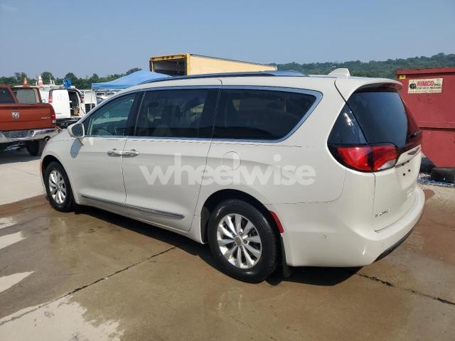 Photo 2 of 2019 CHRYSLER PACIFICA TOURING L (VIN 2C4RC1BG1KR604468)
