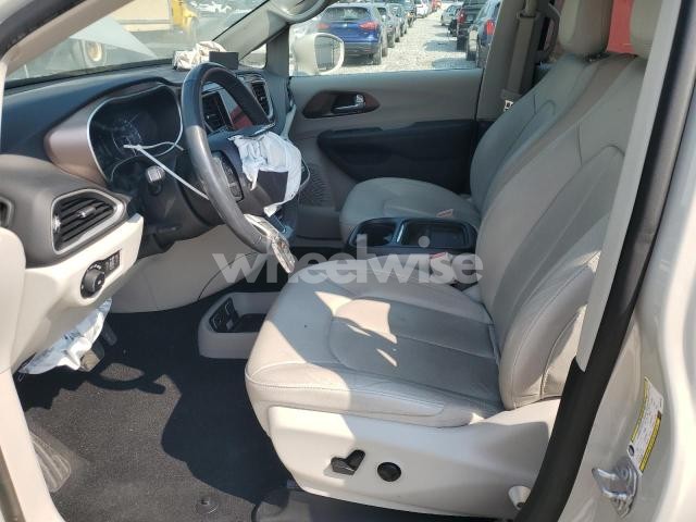 Photo 4 of 2019 CHRYSLER PACIFICA TOURING L (VIN 2C4RC1BG1KR604468)