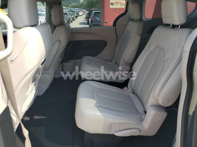 Photo 7 of 2019 CHRYSLER PACIFICA TOURING L (VIN 2C4RC1BG1KR604468)