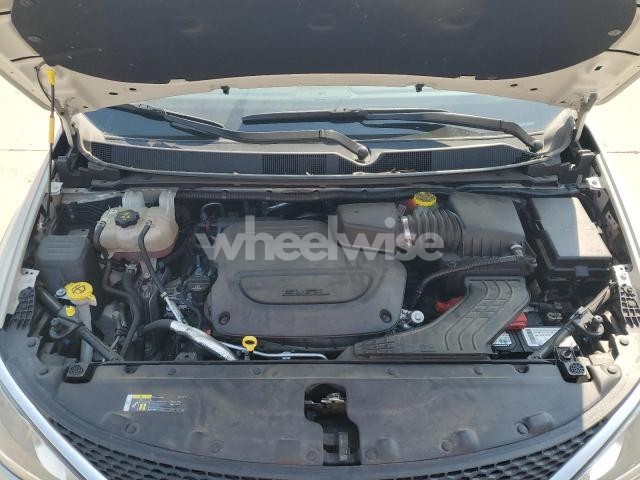 Photo 8 of 2019 CHRYSLER PACIFICA TOURING L (VIN 2C4RC1BG1KR604468)