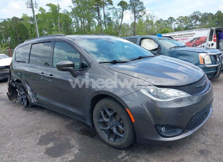 2019 Chrysler Pacifica TOURING L (VIN 2C4RC1BG1KR710726) main photo