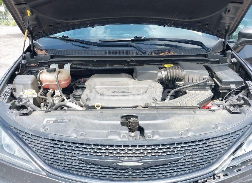 Photo 10 of 2019 Chrysler Pacifica TOURING L (VIN 2C4RC1BG1KR710726)