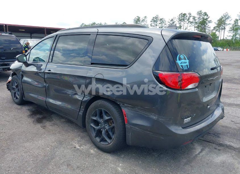 Photo 3 of 2019 Chrysler Pacifica TOURING L (VIN 2C4RC1BG1KR710726)