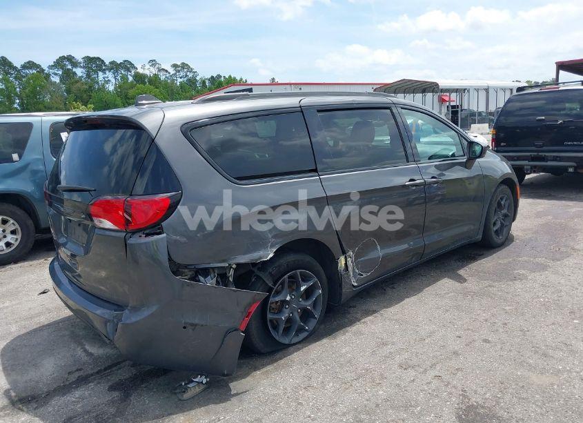 Photo 4 of 2019 Chrysler Pacifica TOURING L (VIN 2C4RC1BG1KR710726)