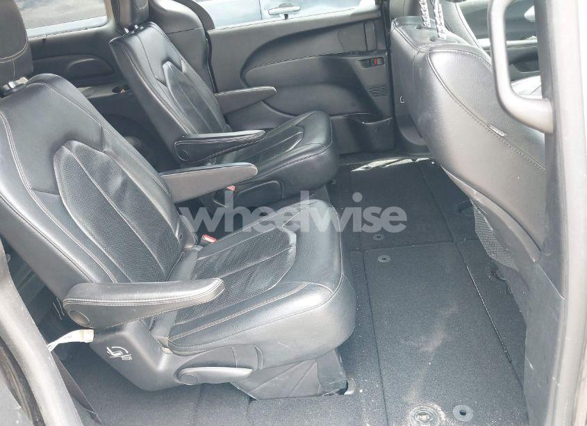 Photo 8 of 2019 Chrysler Pacifica TOURING L (VIN 2C4RC1BG1KR710726)
