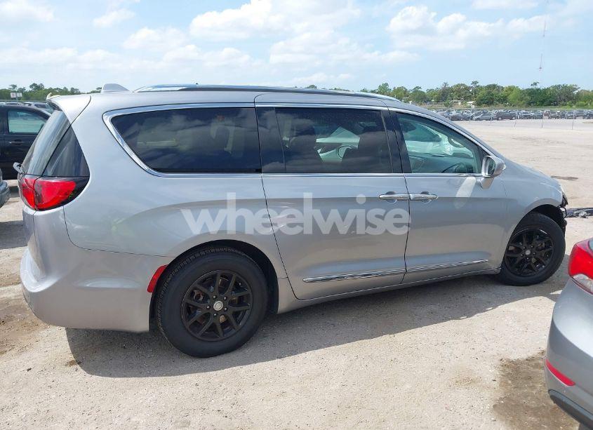 Photo 13 of 2020 Chrysler Pacifica TOURING L (VIN 2C4RC1BG1LR268936)