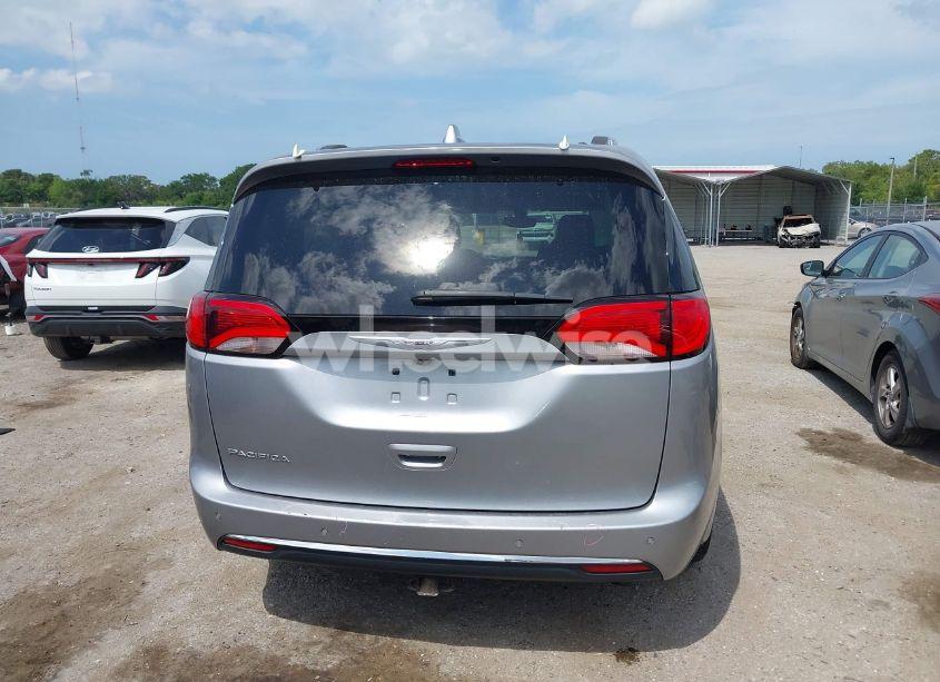 Photo 16 of 2020 Chrysler Pacifica TOURING L (VIN 2C4RC1BG1LR268936)