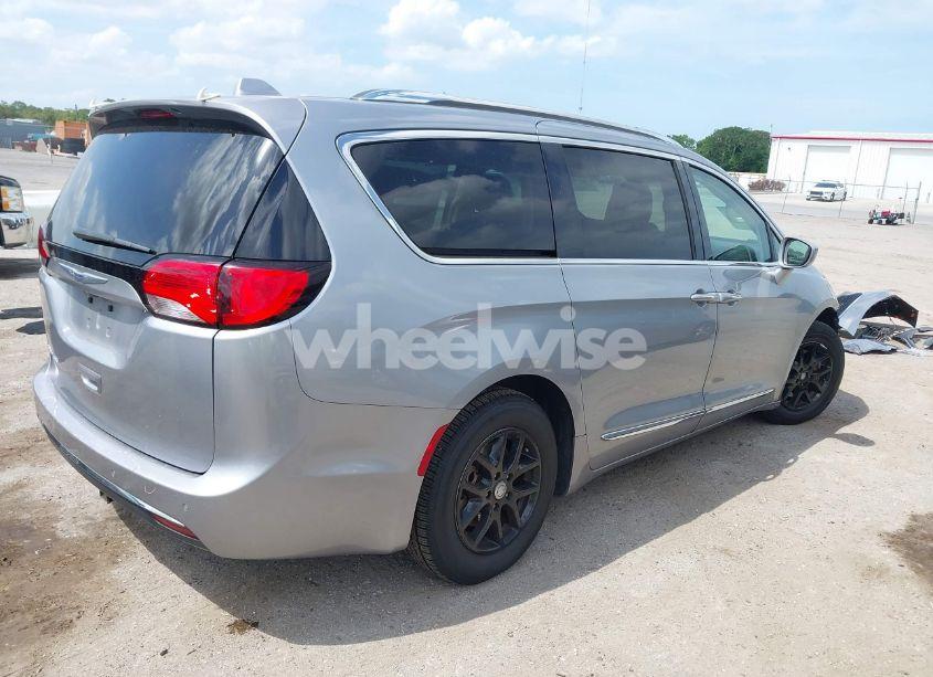 Photo 4 of 2020 Chrysler Pacifica TOURING L (VIN 2C4RC1BG1LR268936)