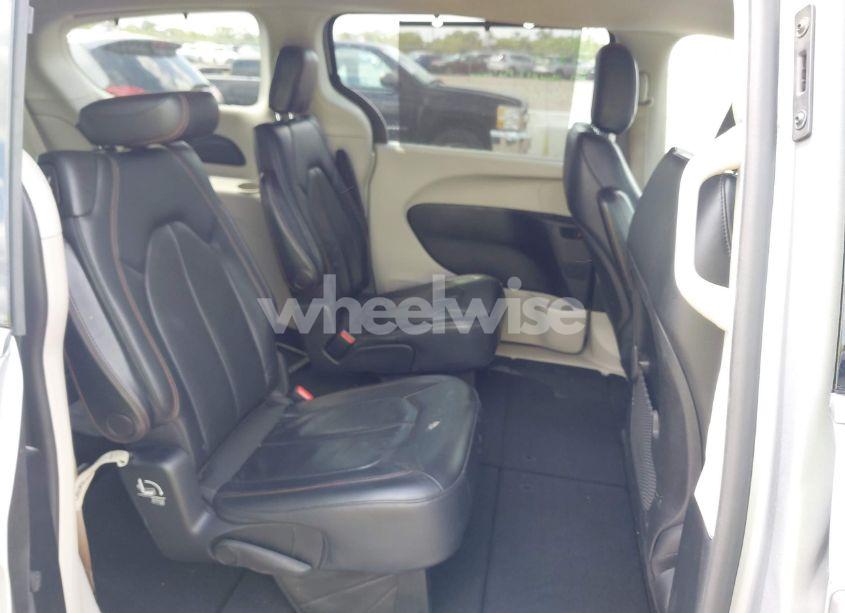 Photo 8 of 2020 Chrysler Pacifica TOURING L (VIN 2C4RC1BG1LR268936)