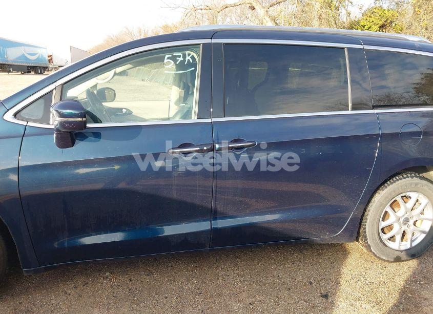 Photo 14 of 2021 Chrysler Pacifica TOURING L (VIN 2C4RC1BG1MR598206)