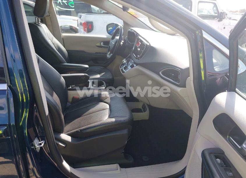 Photo 5 of 2021 Chrysler Pacifica TOURING L (VIN 2C4RC1BG1MR598206)