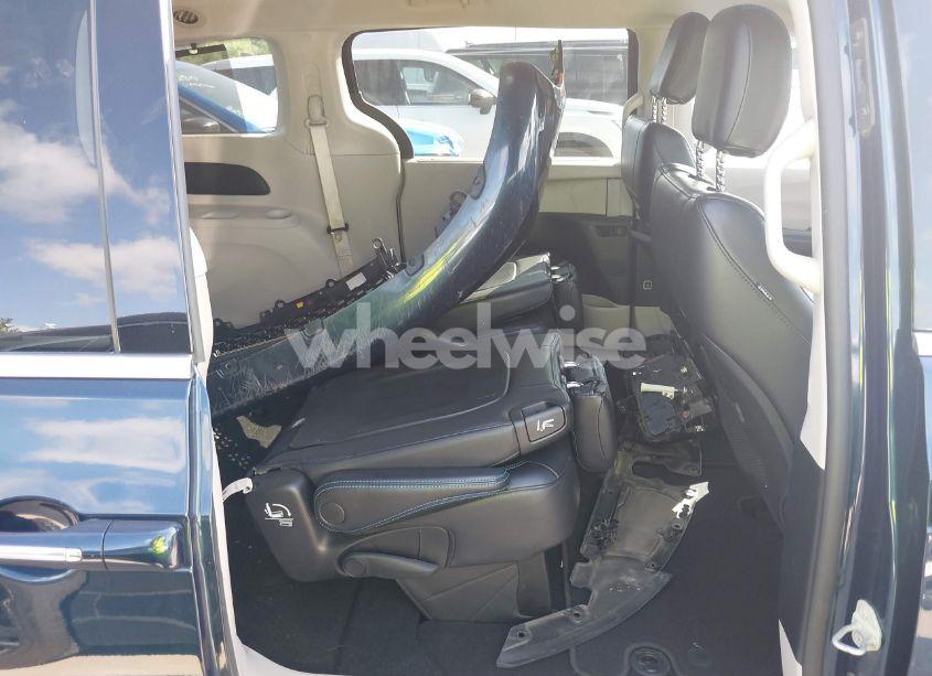 Photo 8 of 2021 Chrysler Pacifica TOURING L (VIN 2C4RC1BG1MR598206)