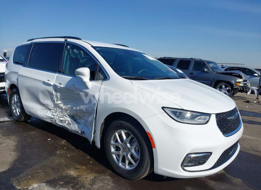 2022 Chrysler Pacifica TOURING L (VIN 2C4RC1BG1NR155457) main photo