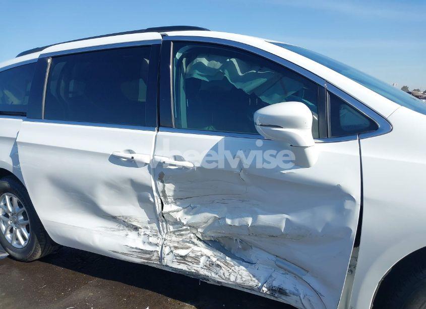 Photo 13 of 2022 Chrysler Pacifica TOURING L (VIN 2C4RC1BG1NR155457)