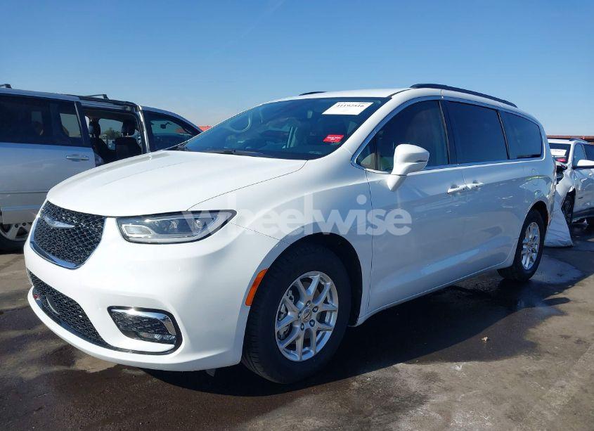 Photo 2 of 2022 Chrysler Pacifica TOURING L (VIN 2C4RC1BG1NR155457)