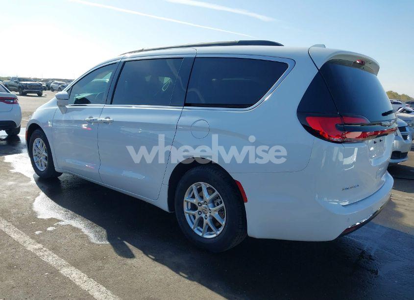 Photo 3 of 2022 Chrysler Pacifica TOURING L (VIN 2C4RC1BG1NR155457)