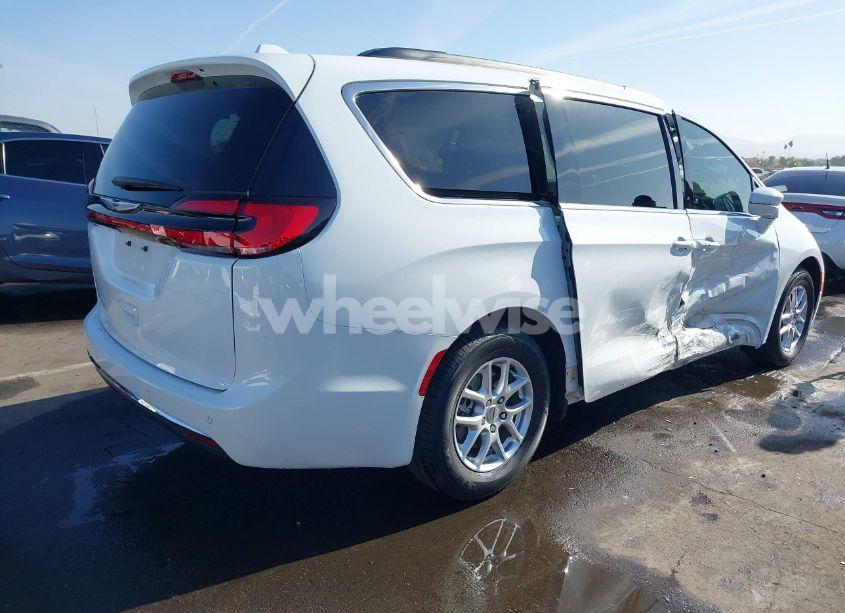 Photo 4 of 2022 Chrysler Pacifica TOURING L (VIN 2C4RC1BG1NR155457)