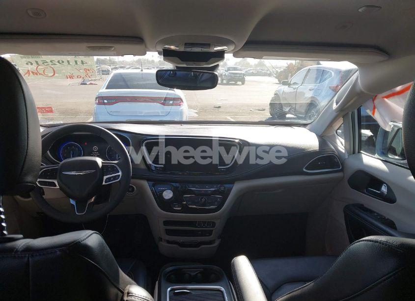 Photo 5 of 2022 Chrysler Pacifica TOURING L (VIN 2C4RC1BG1NR155457)