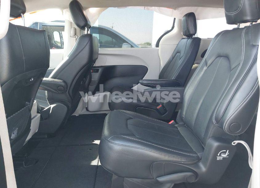 Photo 8 of 2022 Chrysler Pacifica TOURING L (VIN 2C4RC1BG1NR155457)