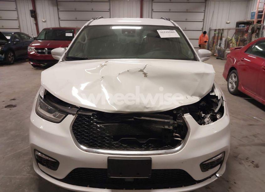 Photo 12 of 2022 Chrysler Pacifica TOURING L (VIN 2C4RC1BG1NR176776)