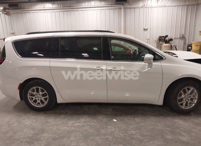 Photo 13 of 2022 Chrysler Pacifica TOURING L (VIN 2C4RC1BG1NR176776)