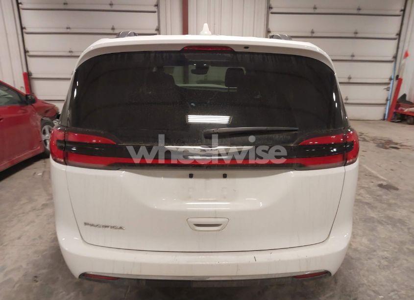 Photo 16 of 2022 Chrysler Pacifica TOURING L (VIN 2C4RC1BG1NR176776)