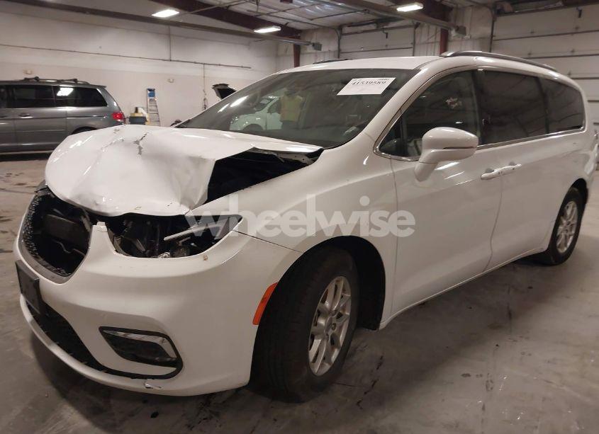 Photo 2 of 2022 Chrysler Pacifica TOURING L (VIN 2C4RC1BG1NR176776)