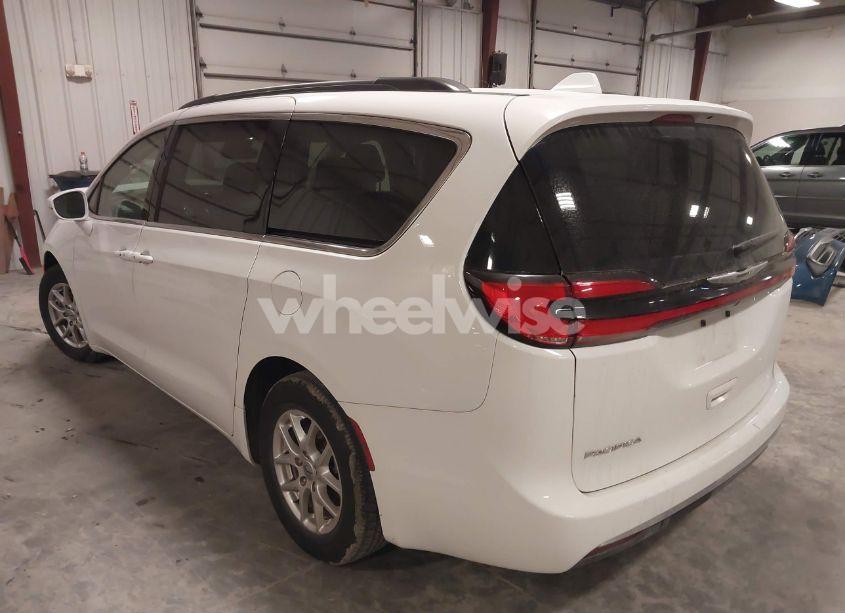 Photo 3 of 2022 Chrysler Pacifica TOURING L (VIN 2C4RC1BG1NR176776)