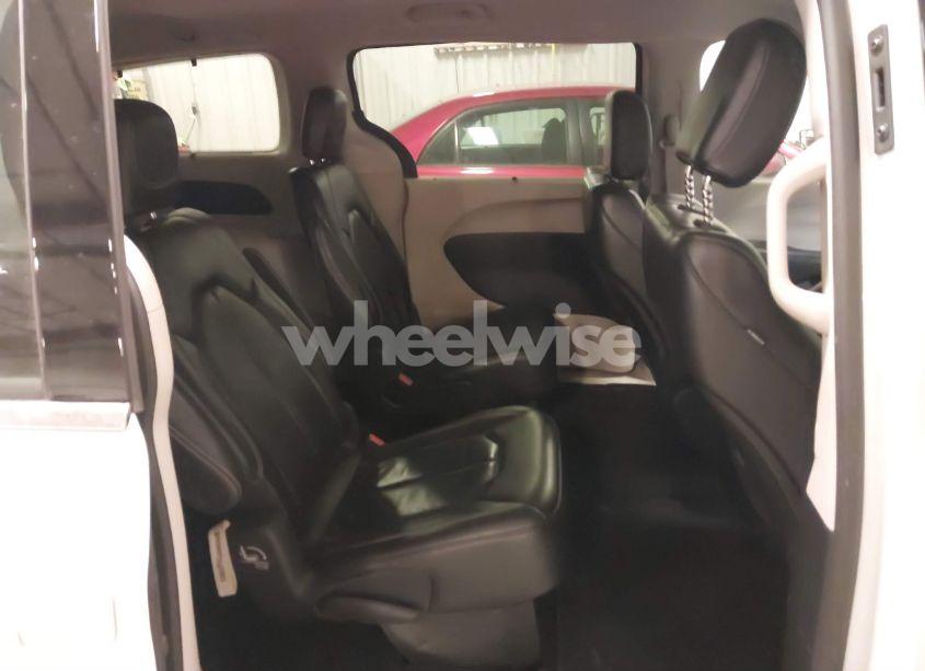 Photo 8 of 2022 Chrysler Pacifica TOURING L (VIN 2C4RC1BG1NR176776)