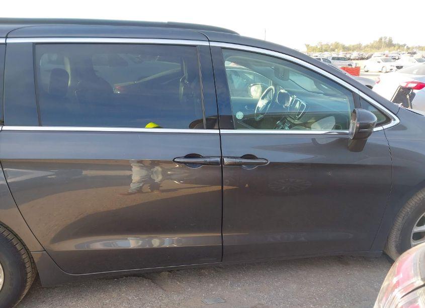 Photo 13 of 2022 Chrysler Pacifica TOURING L (VIN 2C4RC1BG1NR186398)