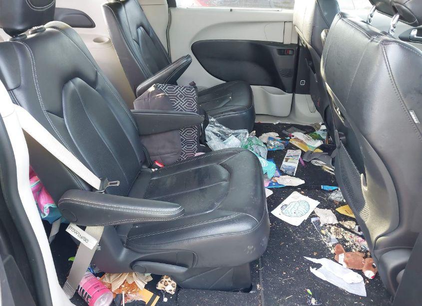 Photo 8 of 2022 Chrysler Pacifica TOURING L (VIN 2C4RC1BG1NR186398)