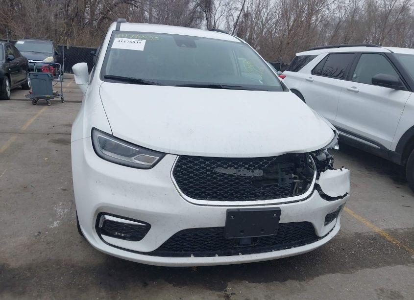 Photo 12 of 2022 Chrysler Pacifica TOURING L (VIN 2C4RC1BG1NR190452)