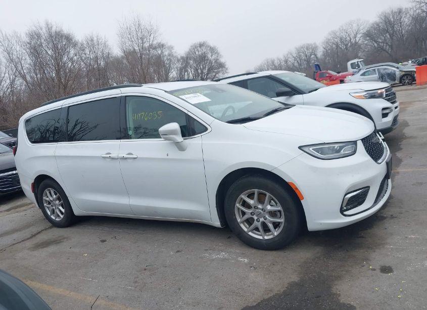 Photo 13 of 2022 Chrysler Pacifica TOURING L (VIN 2C4RC1BG1NR190452)