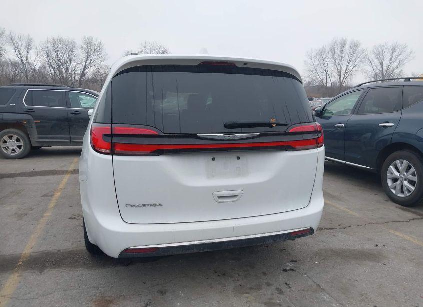 Photo 16 of 2022 Chrysler Pacifica TOURING L (VIN 2C4RC1BG1NR190452)