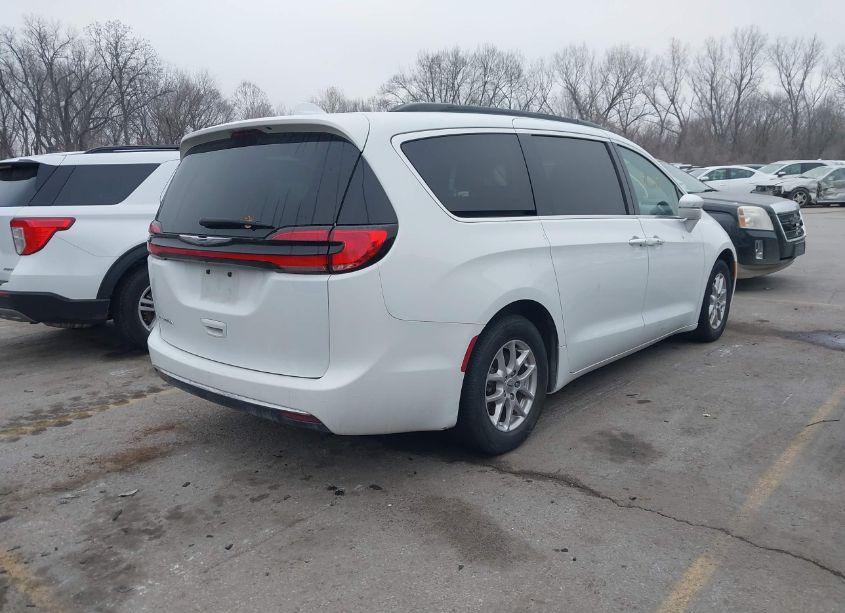 Photo 4 of 2022 Chrysler Pacifica TOURING L (VIN 2C4RC1BG1NR190452)