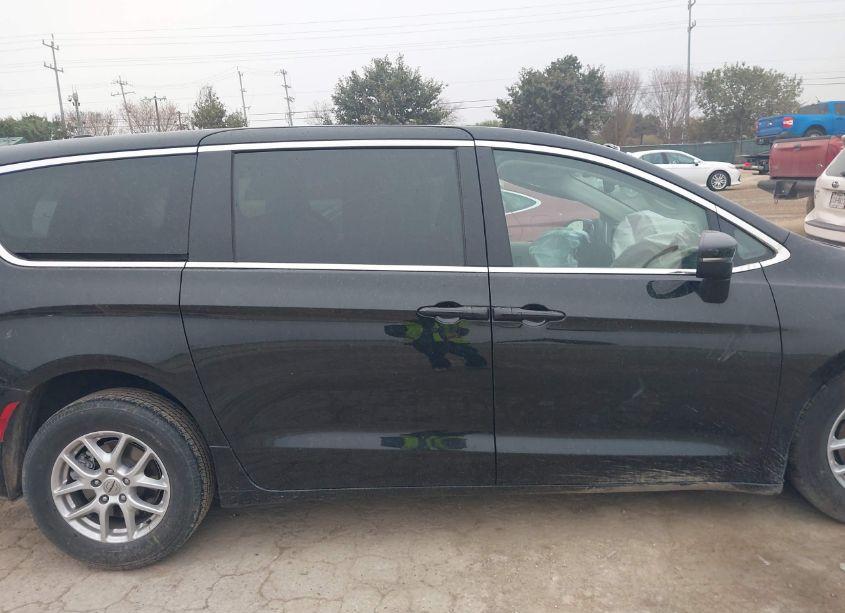 Photo 13 of 2023 Chrysler Pacifica TOURING L (VIN 2C4RC1BG1PR532548)