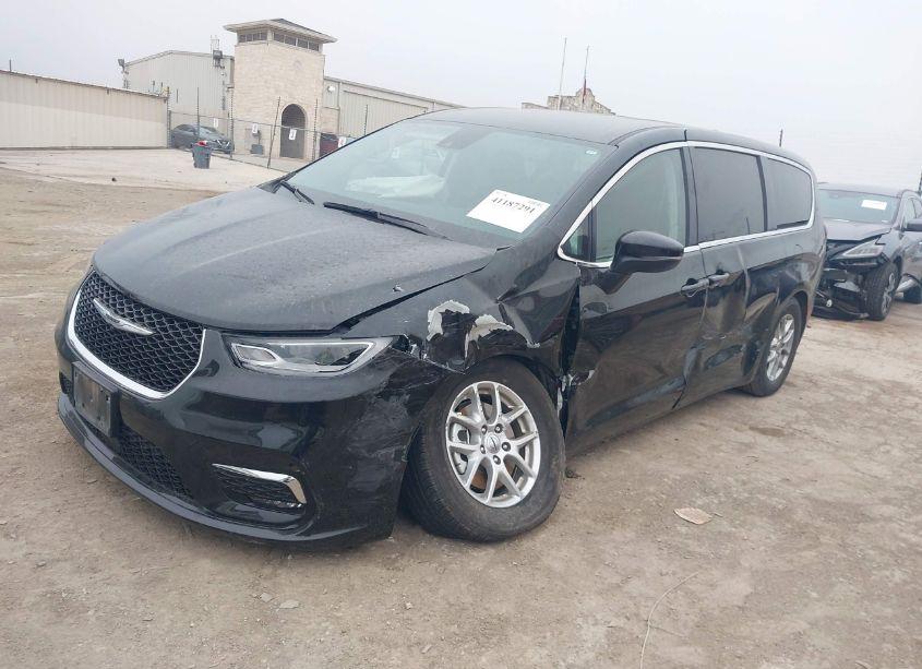 Photo 2 of 2023 Chrysler Pacifica TOURING L (VIN 2C4RC1BG1PR532548)