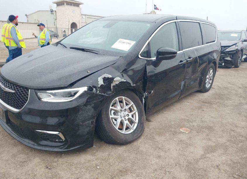 Photo 6 of 2023 Chrysler Pacifica TOURING L (VIN 2C4RC1BG1PR532548)