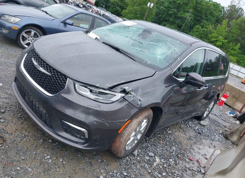 Photo 2 of 2023 Chrysler Pacifica TOURING L (VIN 2C4RC1BG1PR580891)