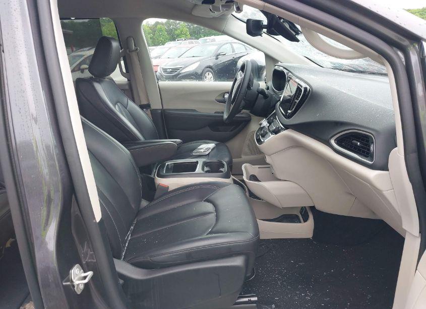 Photo 5 of 2023 Chrysler Pacifica TOURING L (VIN 2C4RC1BG1PR580891)