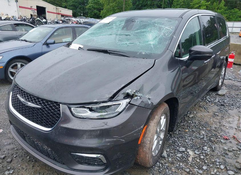 Photo 6 of 2023 Chrysler Pacifica TOURING L (VIN 2C4RC1BG1PR580891)