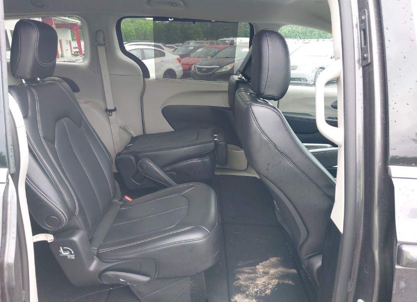 Photo 8 of 2023 Chrysler Pacifica TOURING L (VIN 2C4RC1BG1PR580891)