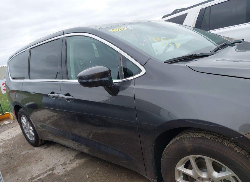 Photo 13 of 2023 Chrysler Pacifica TOURING L (VIN 2C4RC1BG1PR601058)