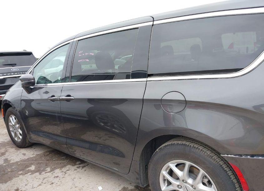 Photo 14 of 2023 Chrysler Pacifica TOURING L (VIN 2C4RC1BG1PR601058)