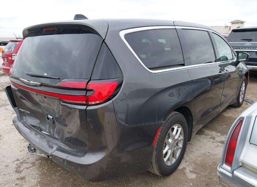 Photo 4 of 2023 Chrysler Pacifica TOURING L (VIN 2C4RC1BG1PR601058)