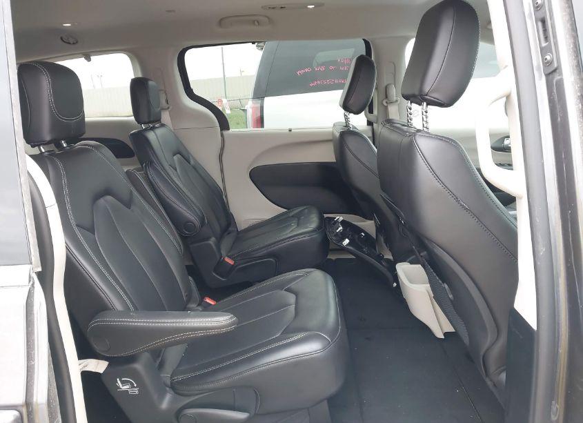 Photo 8 of 2023 Chrysler Pacifica TOURING L (VIN 2C4RC1BG1PR601058)