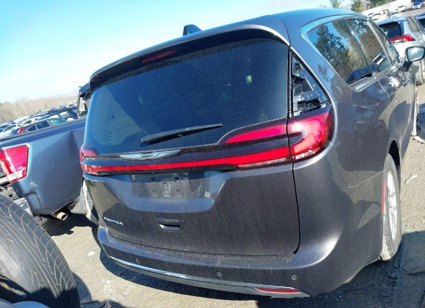 Photo 16 of 2023 Chrysler Pacifica TOURING L (VIN 2C4RC1BG1PR612531)