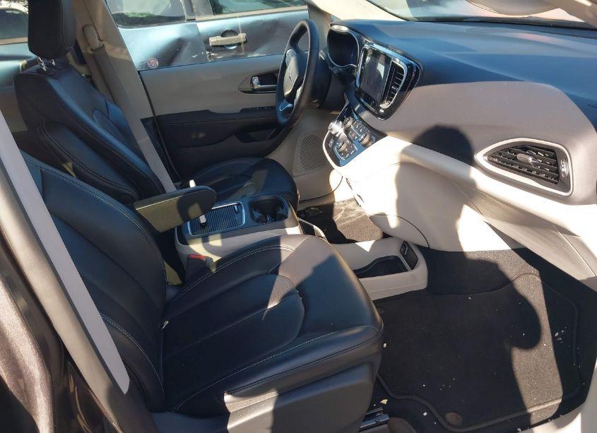 Photo 5 of 2023 Chrysler Pacifica TOURING L (VIN 2C4RC1BG1PR612531)